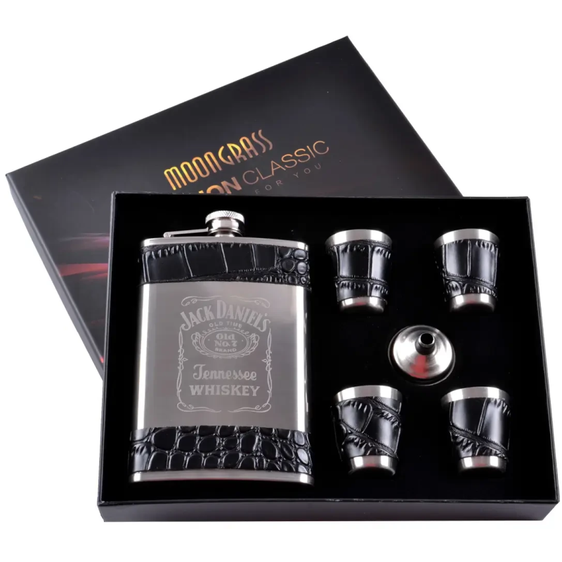 Подарунковий набір 6в1 “Jack Daniels“ - фляга, 4 чарки, лійка, 256мл Подарунковий набір 6в1 “Jack Daniels“ - фляга, 4 чарки, лійка, 256мл
