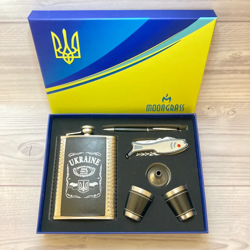 Подарунковий набір Moongrass 6в1 “Ukraine“ з флягою 230мл, чарками, ножем, ручкою, лійкою Подарунковий набір Moongrass 6в1 “Ukraine“ з флягою 230мл, чарками, ножем, ручкою, лійкою
