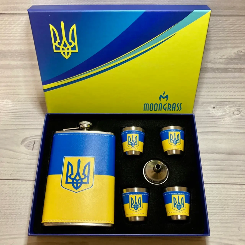 Подарунковий набір Moongrass 6в1 “Ukraine“ з флягою 255мл, чарками, лійкою Подарунковий набір Moongrass 6в1 “Ukraine“ з флягою 255мл, чарками, лійкою