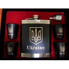 Подарунковий набір: фляга зі стопками та лійкою 540 мл