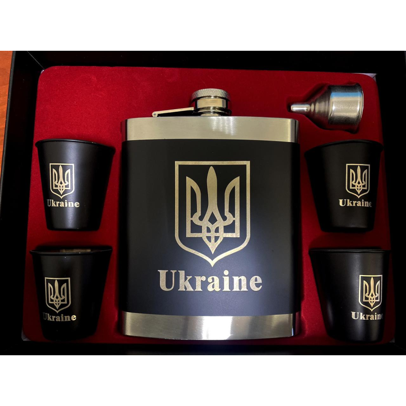 Подарунковий набір: фляга зі стопками та лійкою 540 мл Подарунковий набір: фляга зі стопками та лійкою 540 мл