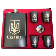 Набір: фляга + 4 стопки + лійка. Об“єм фляги: 240 мл